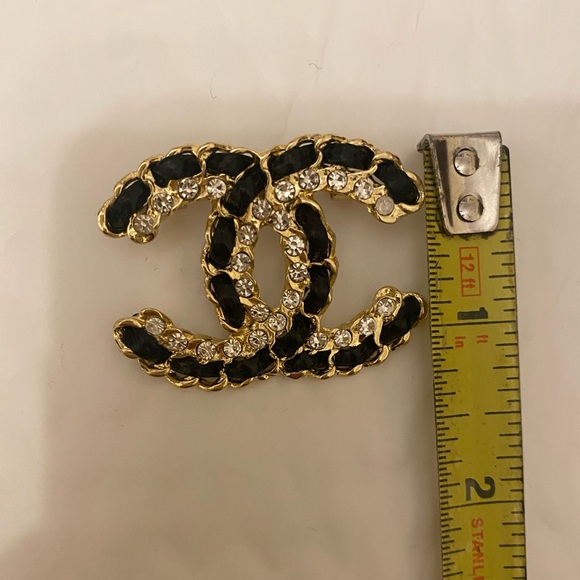 Classic Double CC Black Brooch - Picture 9 of 16